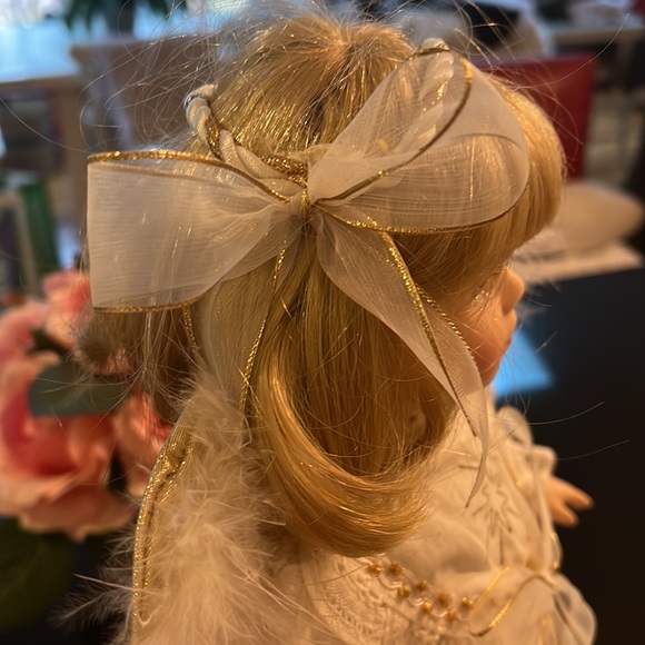 Vintage Porcelain Angel Doll / Guardian Angel with Stand - Picture 15 of 16